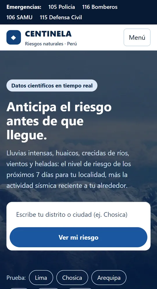 Portada de Centinela en un teléfono: Anticipa el riesgo antes de que llegue, con un buscador de distrito o ciudad.
